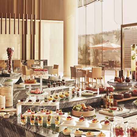 Taj Bangalore Devanahalli Kültér fotó The buffet at the hotel