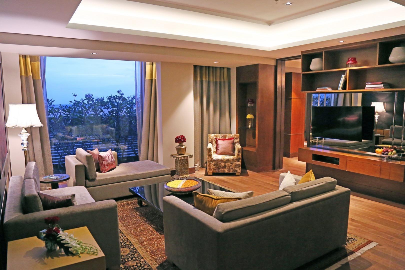 Taj Bangalore Devanahalli Kültér fotó A living room in a suite at the Taj Mahal Palace, Mumbai