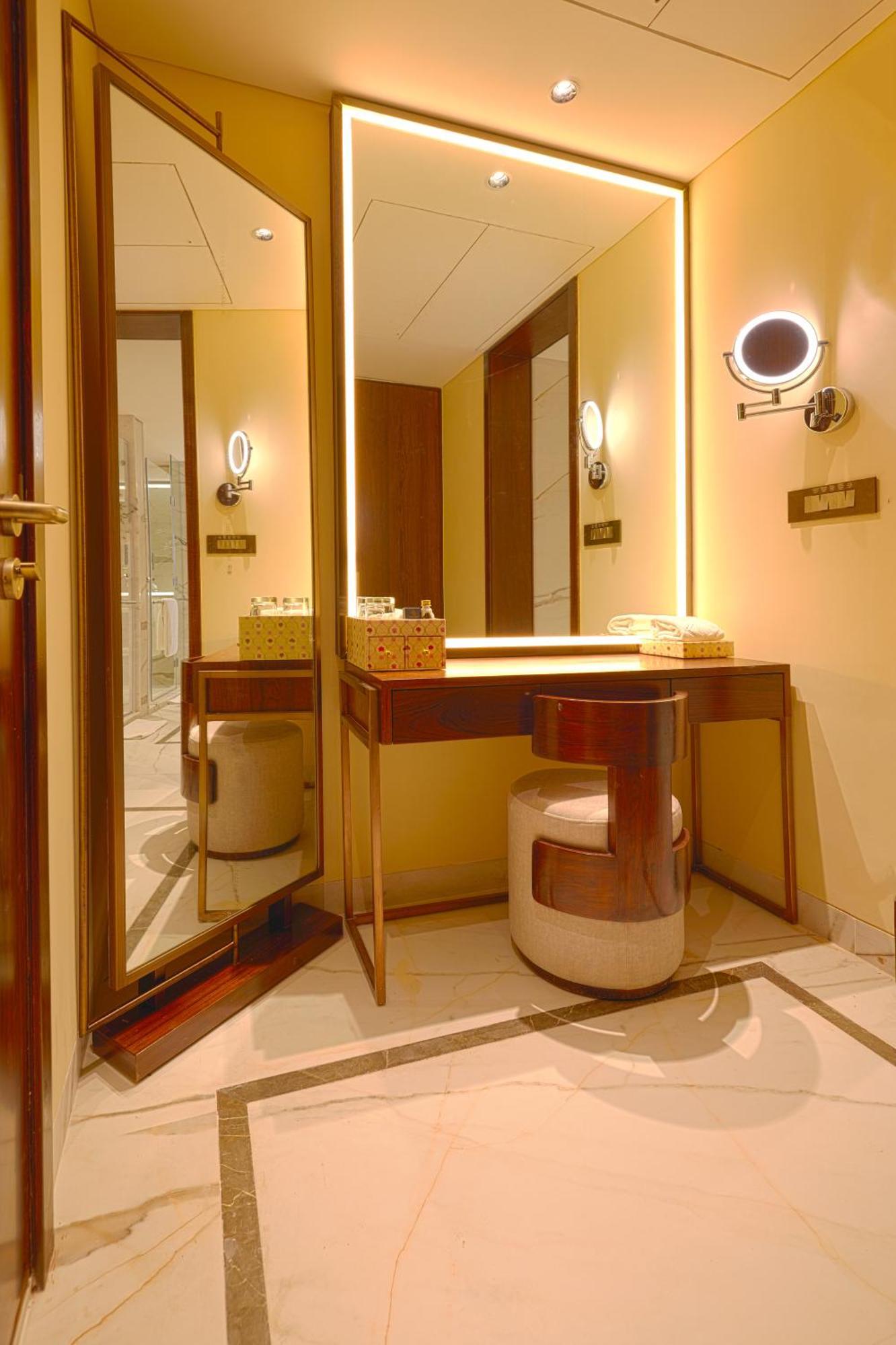 Taj Bangalore Devanahalli Kültér fotó A dressing table