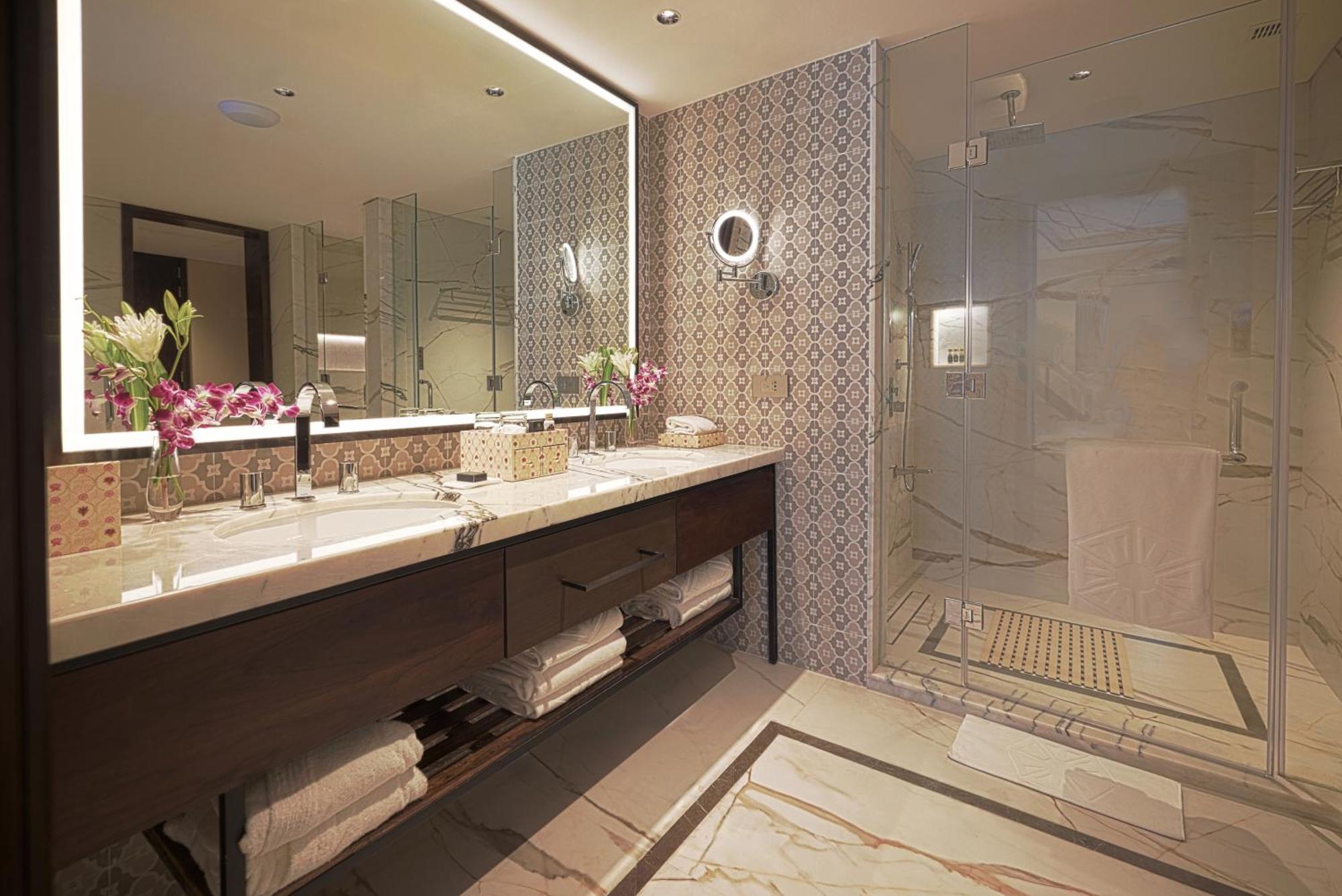 Taj Bangalore Devanahalli Kültér fotó Bathroom