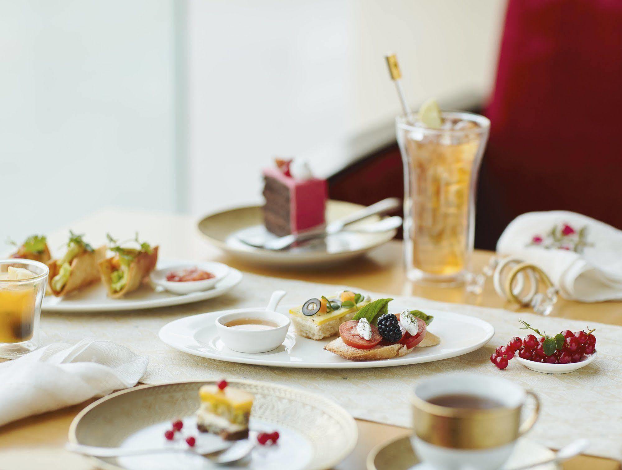 Taj Bangalore Devanahalli Kültér fotó A typical afternoon tea